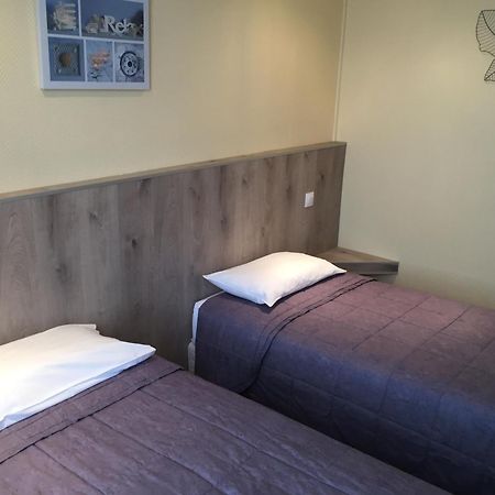 Hotel & Restaurant Le Cardinal Poix-de-Picardie エクステリア 写真