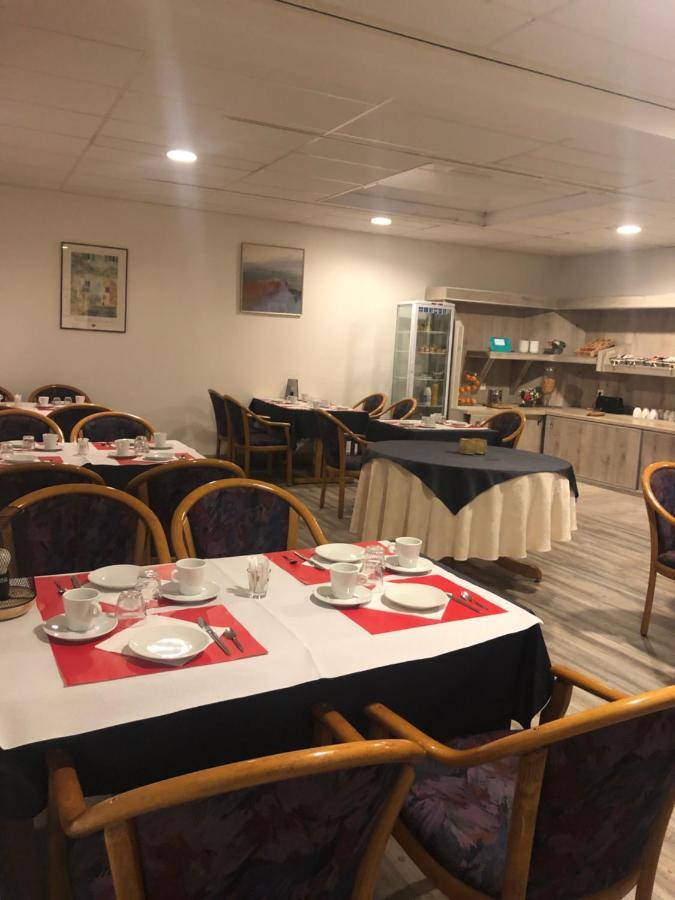 Hotel & Restaurant Le Cardinal Poix-de-Picardie エクステリア 写真