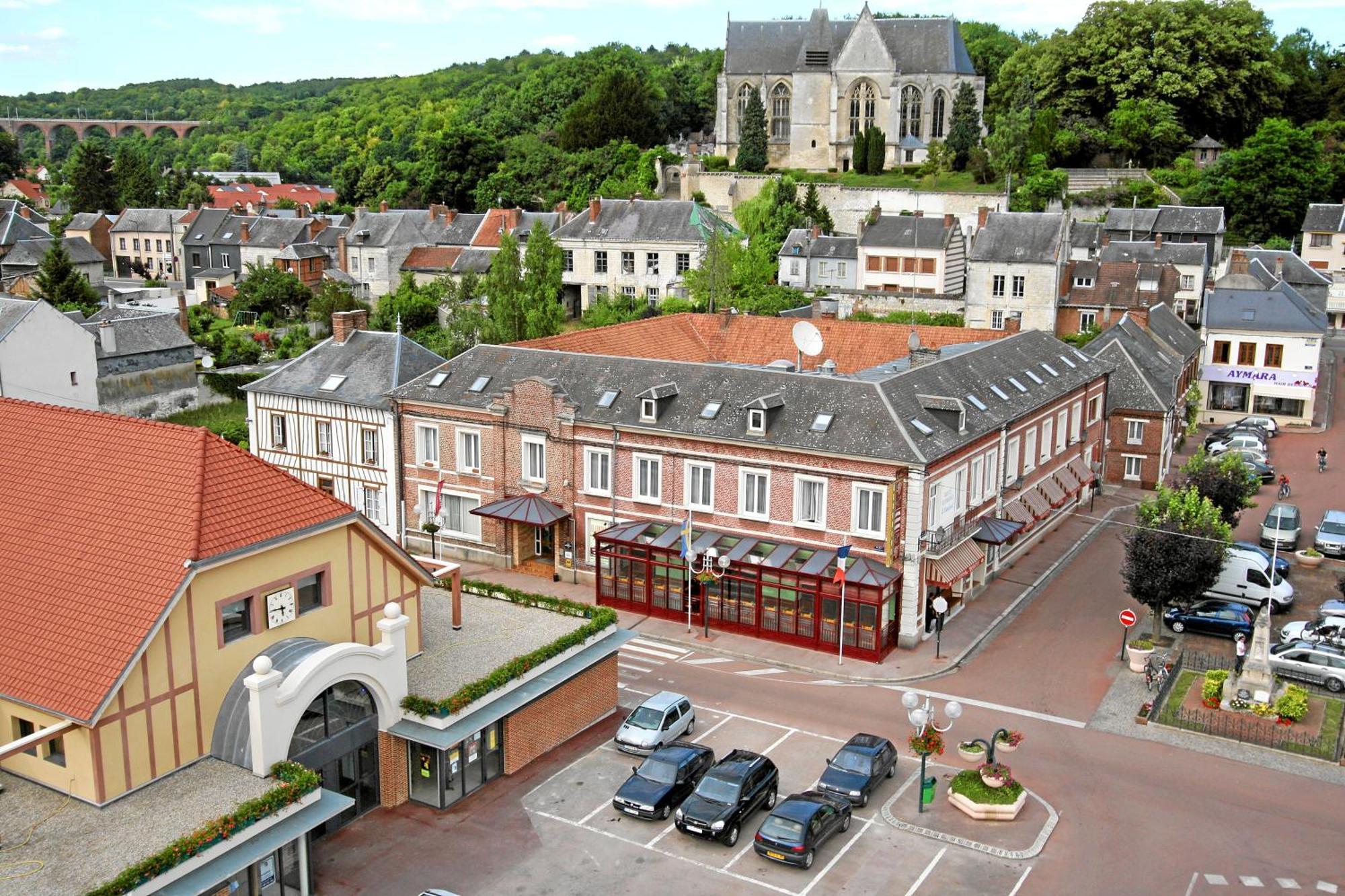 Hotel & Restaurant Le Cardinal Poix-de-Picardie エクステリア 写真