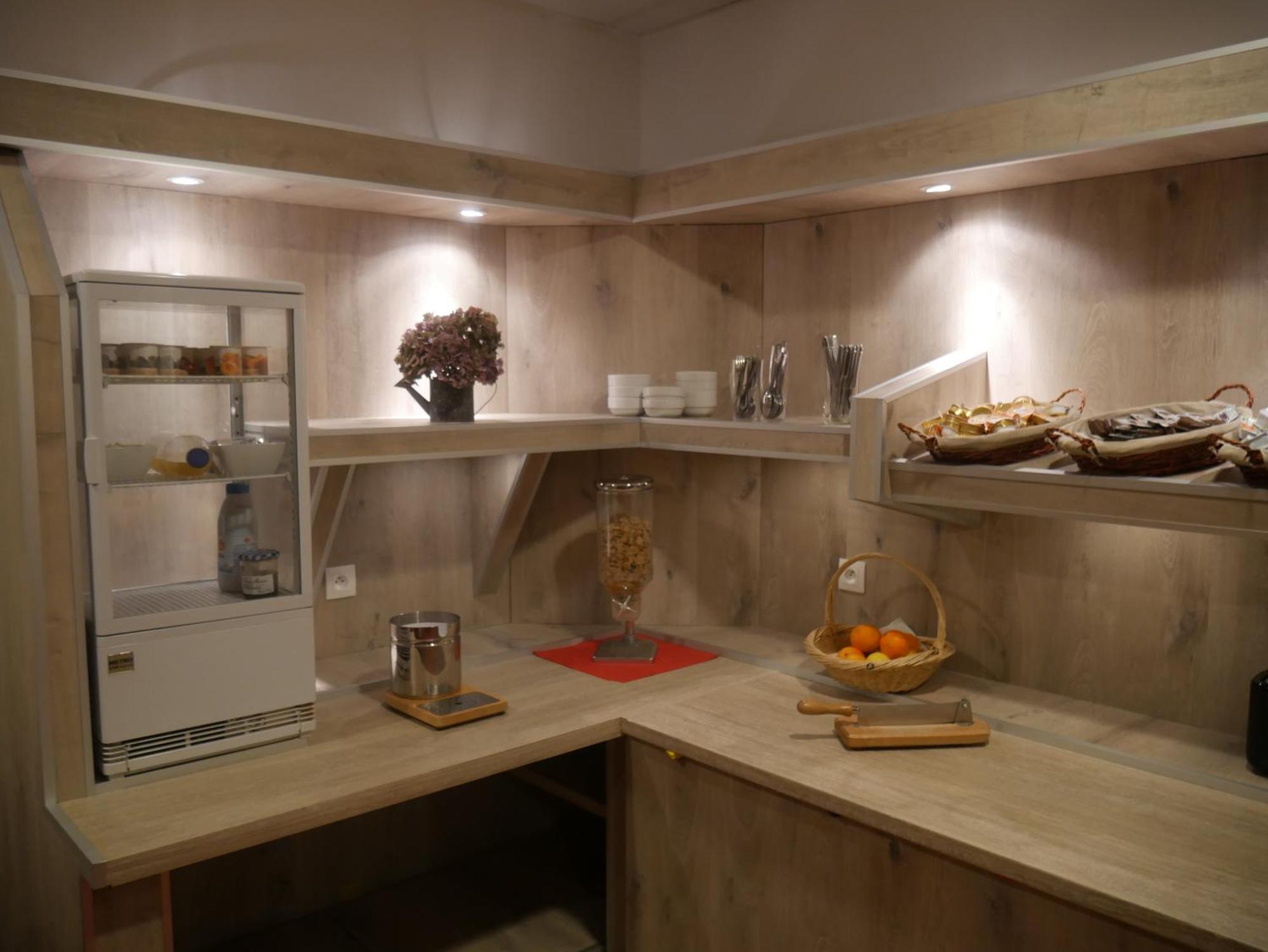 Hotel & Restaurant Le Cardinal Poix-de-Picardie エクステリア 写真