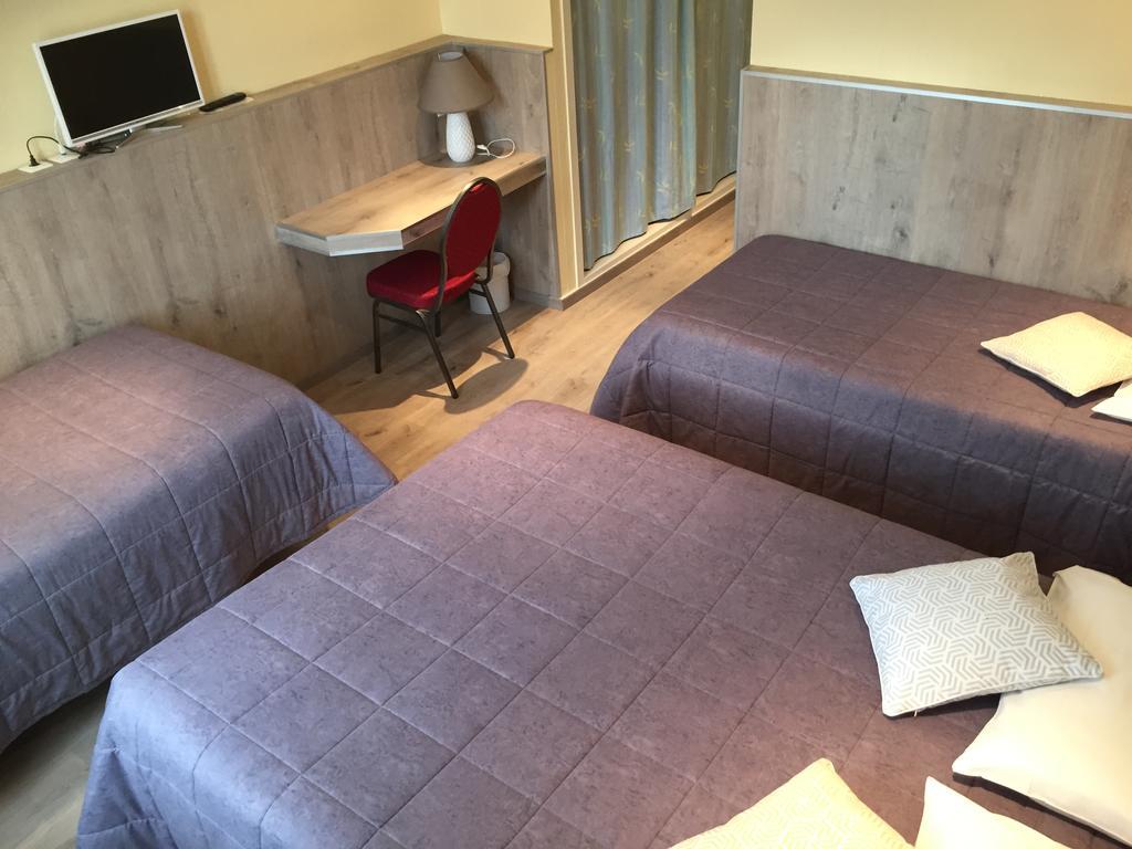 Hotel & Restaurant Le Cardinal Poix-de-Picardie エクステリア 写真