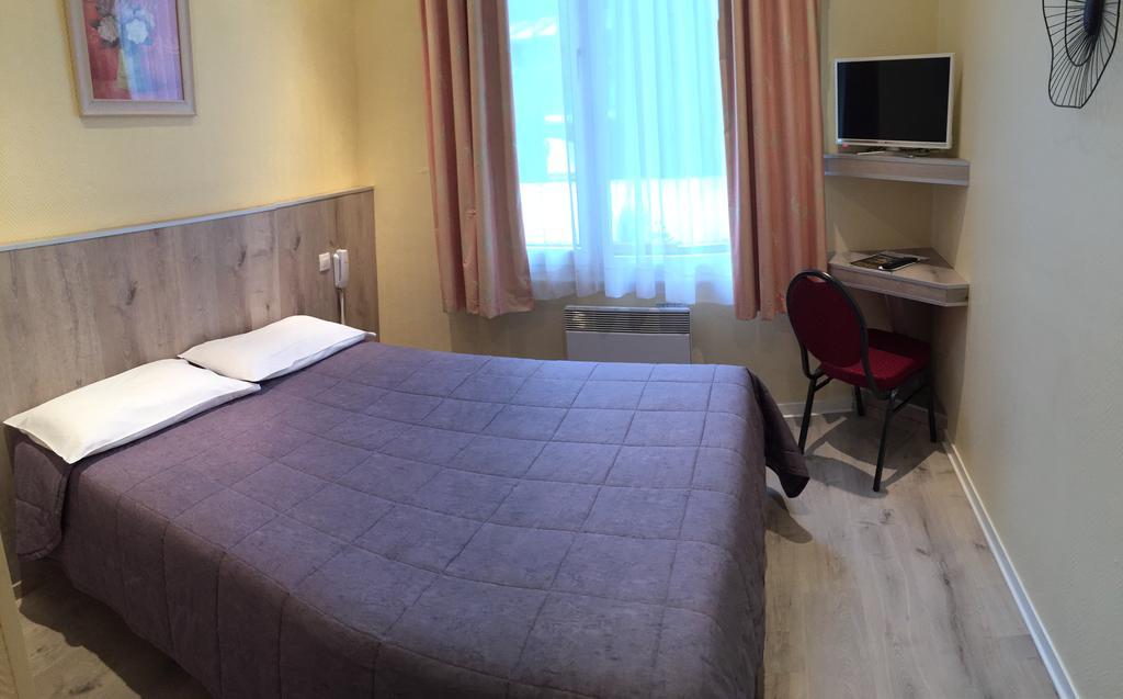 Hotel & Restaurant Le Cardinal Poix-de-Picardie エクステリア 写真