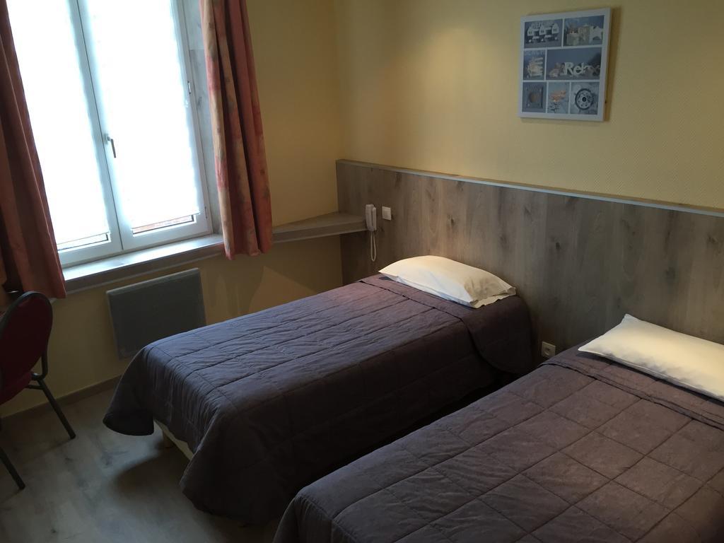 Hotel & Restaurant Le Cardinal Poix-de-Picardie エクステリア 写真