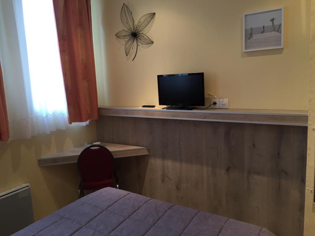 Hotel & Restaurant Le Cardinal Poix-de-Picardie エクステリア 写真