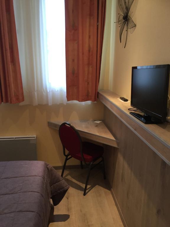 Hotel & Restaurant Le Cardinal Poix-de-Picardie エクステリア 写真