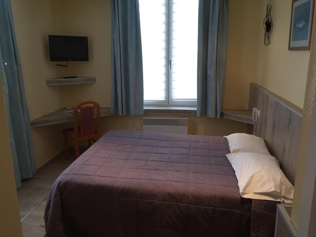 Hotel & Restaurant Le Cardinal Poix-de-Picardie エクステリア 写真