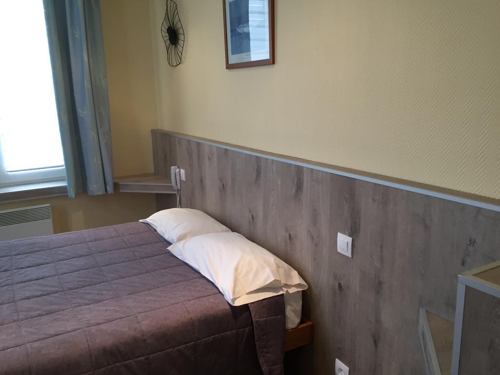 Hotel & Restaurant Le Cardinal Poix-de-Picardie エクステリア 写真