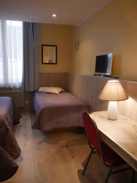 Hotel & Restaurant Le Cardinal Poix-de-Picardie エクステリア 写真