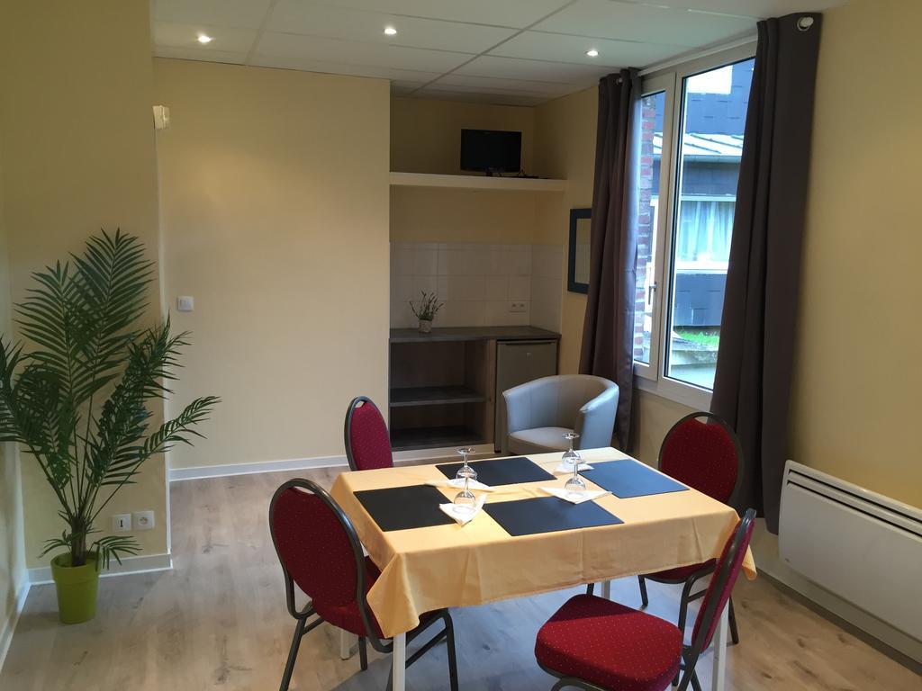 Hotel & Restaurant Le Cardinal Poix-de-Picardie エクステリア 写真