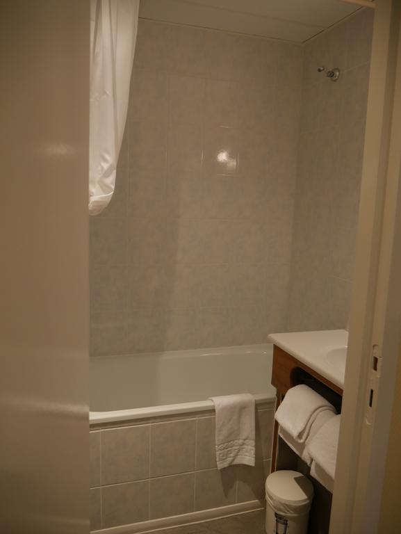 Hotel & Restaurant Le Cardinal Poix-de-Picardie エクステリア 写真