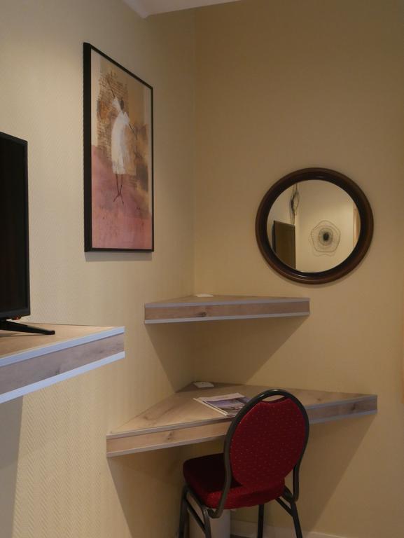Hotel & Restaurant Le Cardinal Poix-de-Picardie エクステリア 写真