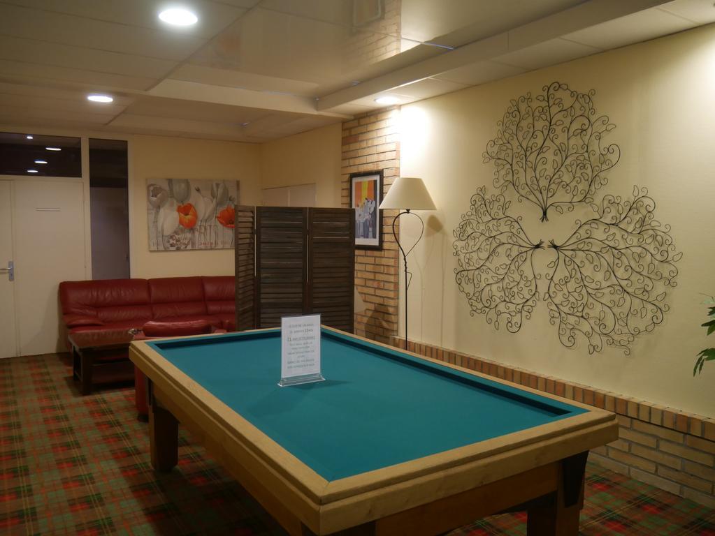Hotel & Restaurant Le Cardinal Poix-de-Picardie エクステリア 写真