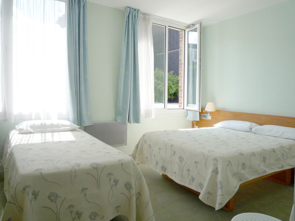 Hotel & Restaurant Le Cardinal Poix-de-Picardie エクステリア 写真