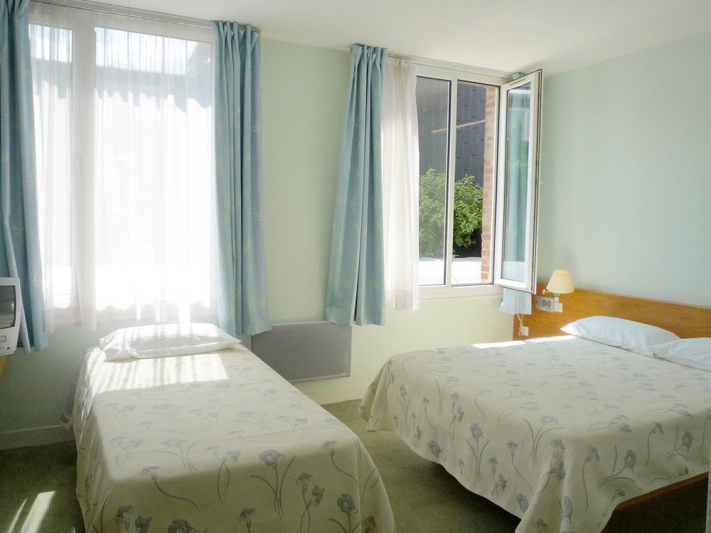 Hotel & Restaurant Le Cardinal Poix-de-Picardie エクステリア 写真