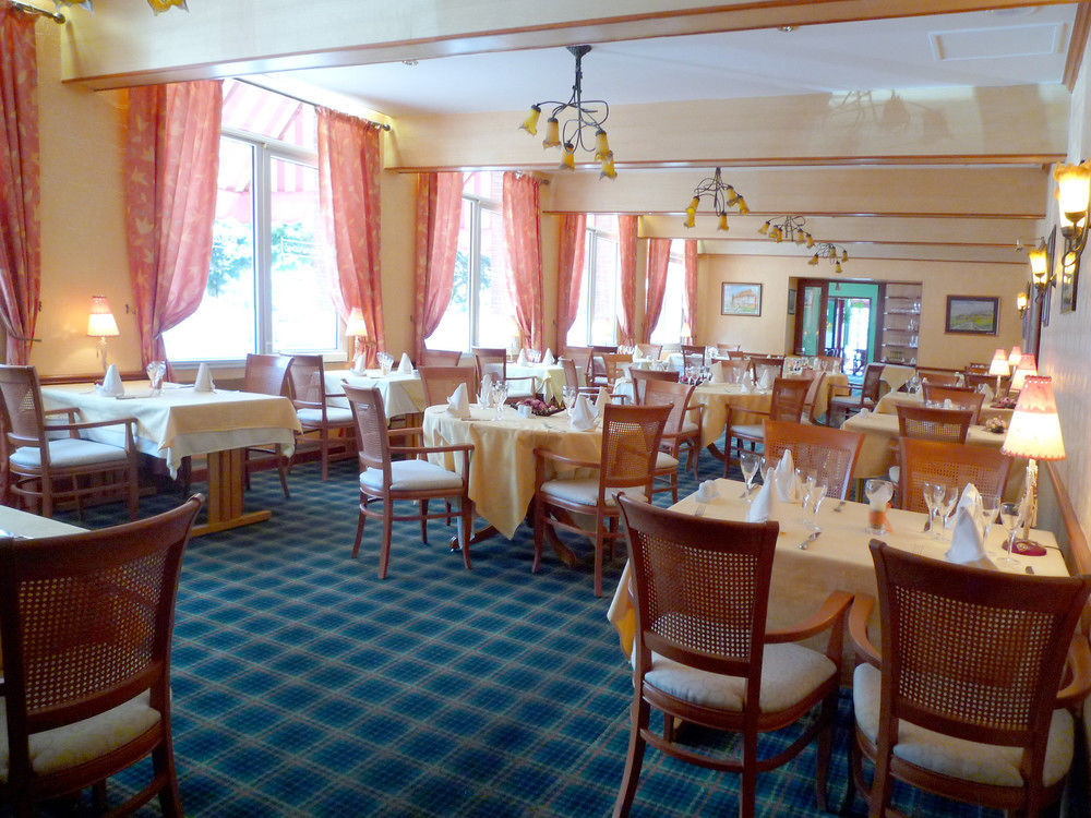 Hotel & Restaurant Le Cardinal Poix-de-Picardie エクステリア 写真