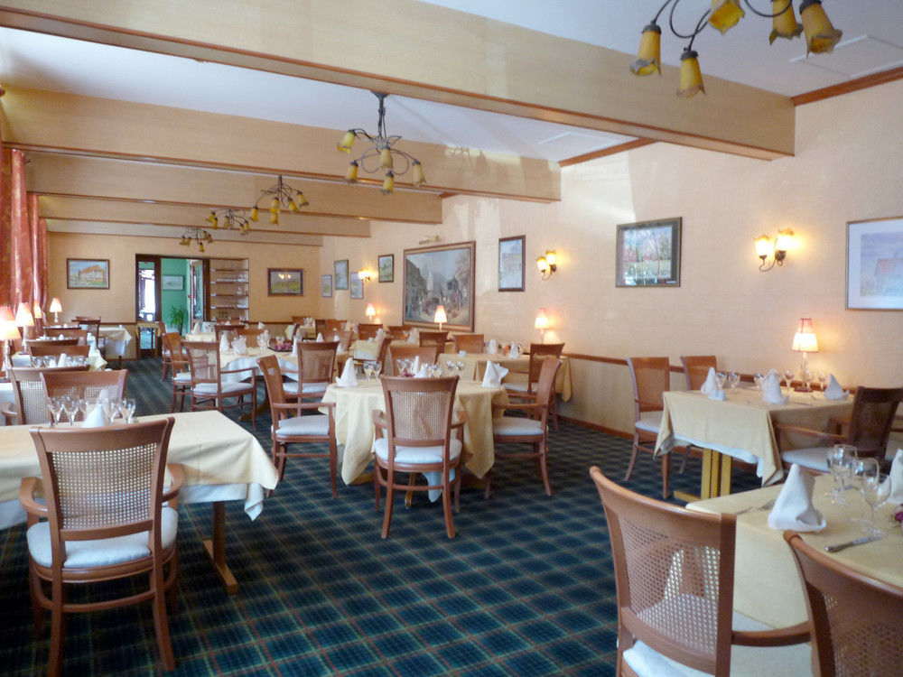 Hotel & Restaurant Le Cardinal Poix-de-Picardie エクステリア 写真