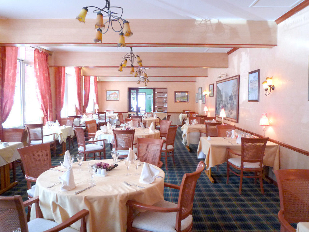 Hotel & Restaurant Le Cardinal Poix-de-Picardie エクステリア 写真